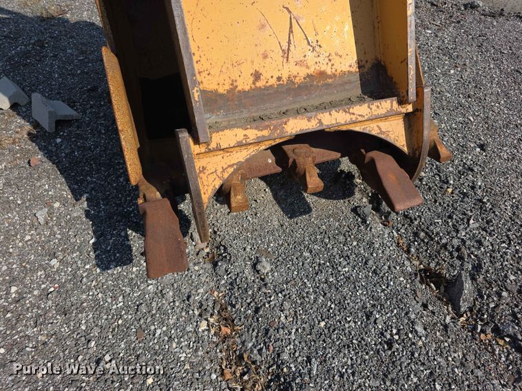 image for item FH6150 2004 Case CX225SR excavator