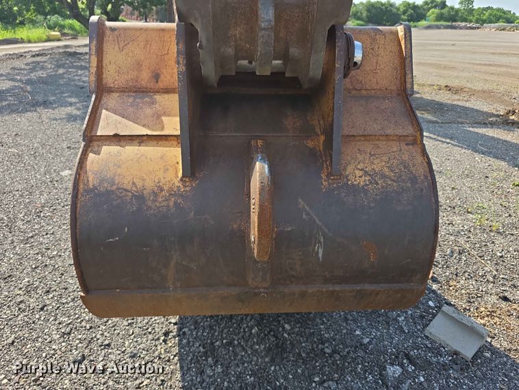 image for item FH6150 2004 Case CX225SR excavator