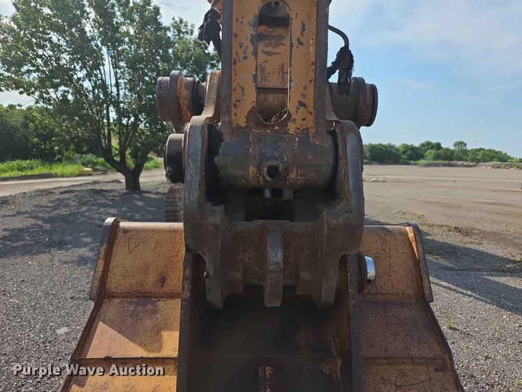 image for item FH6150 2004 Case CX225SR excavator