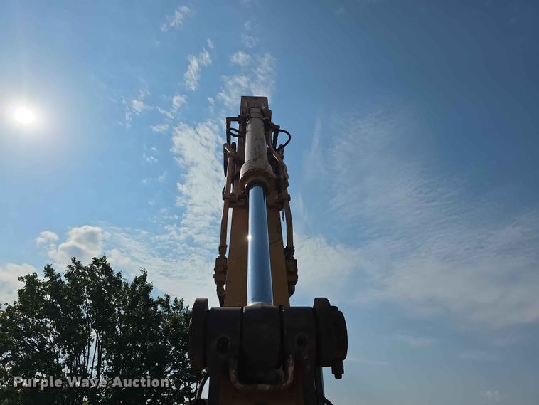 image for item FH6150 2004 Case CX225SR excavator