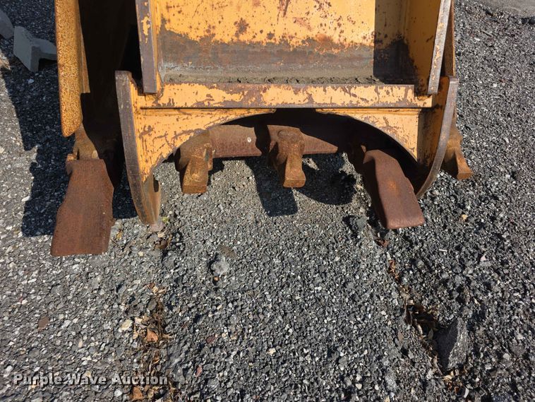 image for item FH6150 2004 Case CX225SR excavator