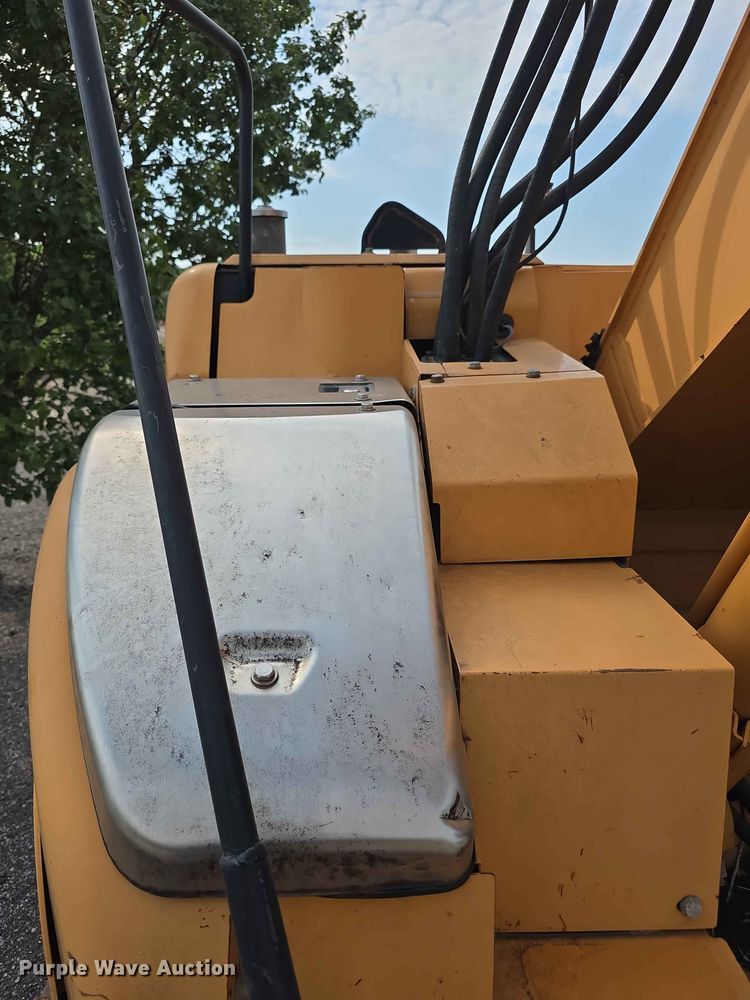 image for item FH6150 2004 Case CX225SR excavator