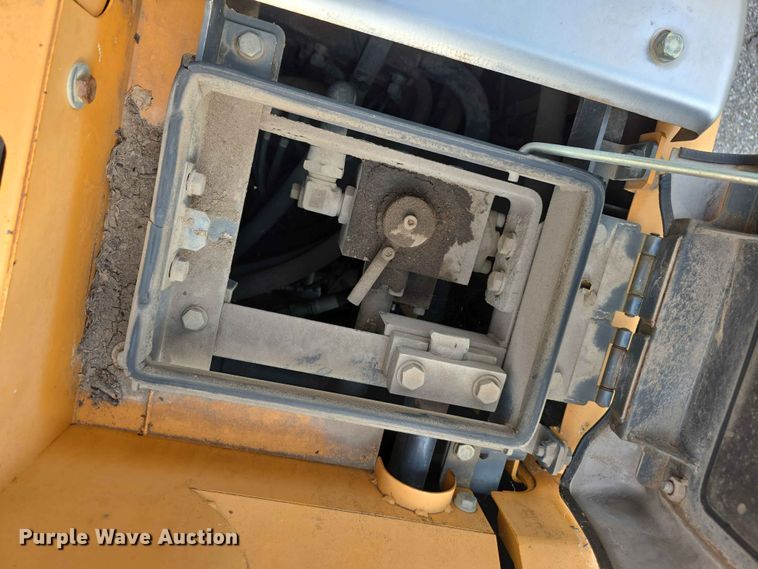 image for item FH6150 2004 Case CX225SR excavator