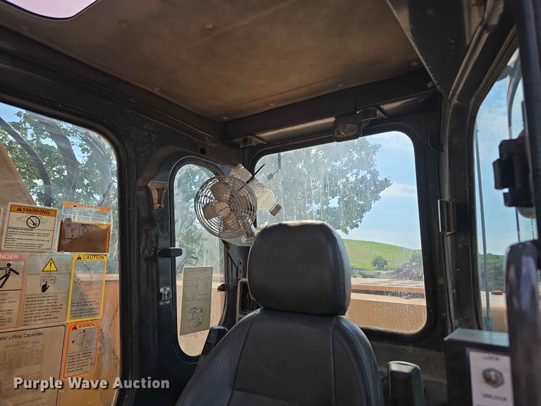 image for item FH6150 2004 Case CX225SR excavator