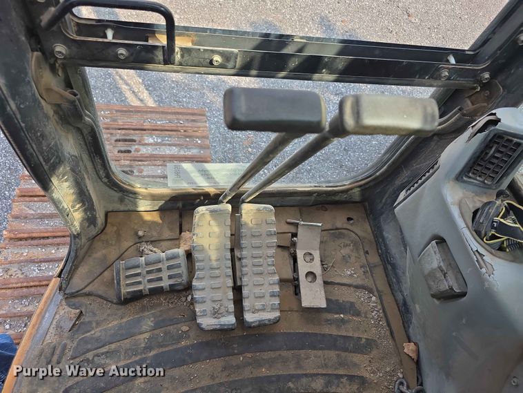 image for item FH6150 2004 Case CX225SR excavator
