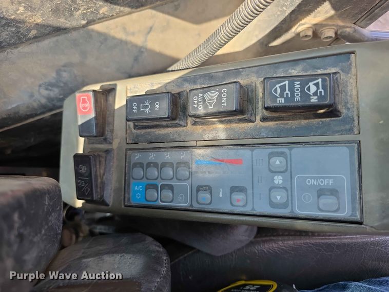 image for item FH6150 2004 Case CX225SR excavator