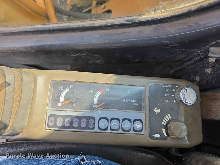 image for item FH6150 2004 Case CX225SR excavator