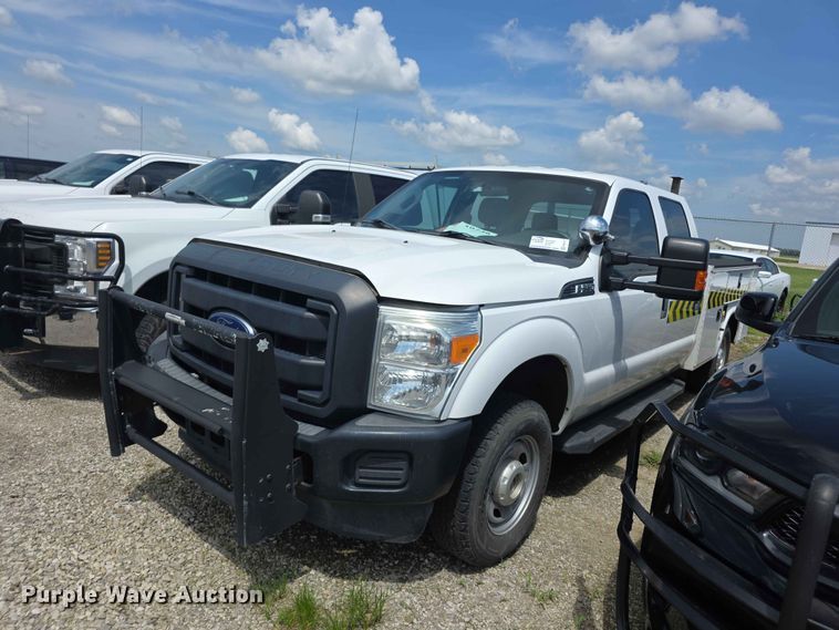 2016 Ford F250 Super Duty Crew Cab utility bed pickup truck