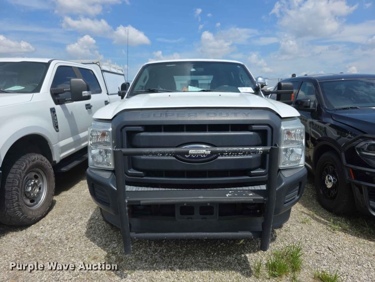 image for item FH6157 2016 Ford F250 Super Duty Crew Cab utility bed pickup truck