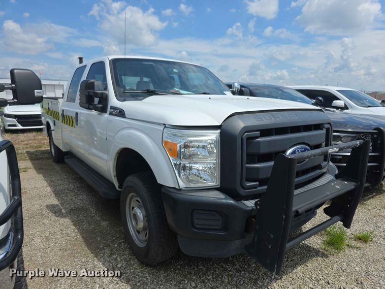 image for item FH6157 2016 Ford F250 Super Duty Crew Cab utility bed pickup truck