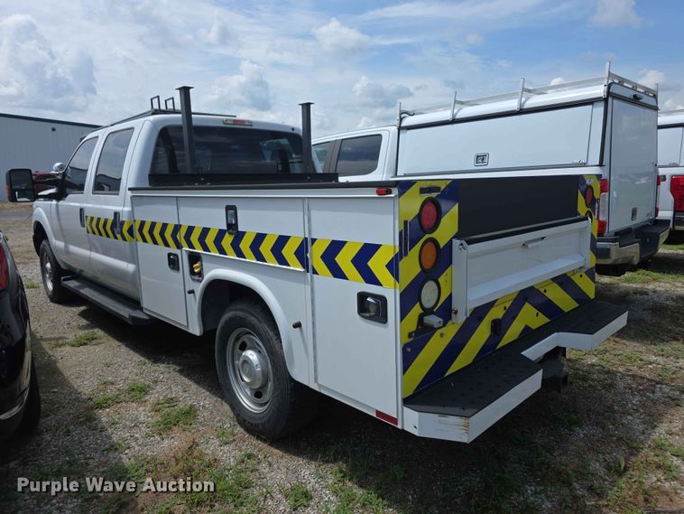 image for item FH6157 2016 Ford F250 Super Duty Crew Cab utility bed pickup truck