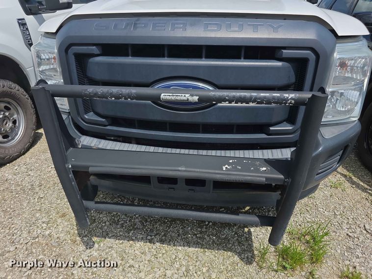 image for item FH6157 2016 Ford F250 Super Duty Crew Cab utility bed pickup truck