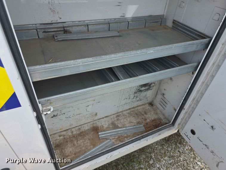 image for item FH6157 2016 Ford F250 Super Duty Crew Cab utility bed pickup truck