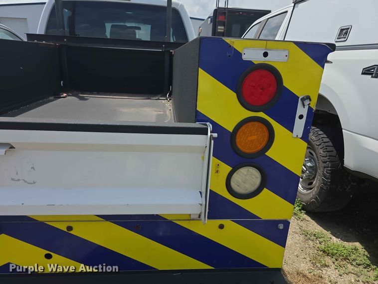 image for item FH6157 2016 Ford F250 Super Duty Crew Cab utility bed pickup truck