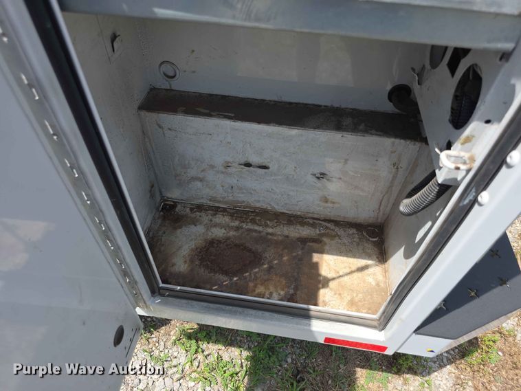 image for item FH6157 2016 Ford F250 Super Duty Crew Cab utility bed pickup truck
