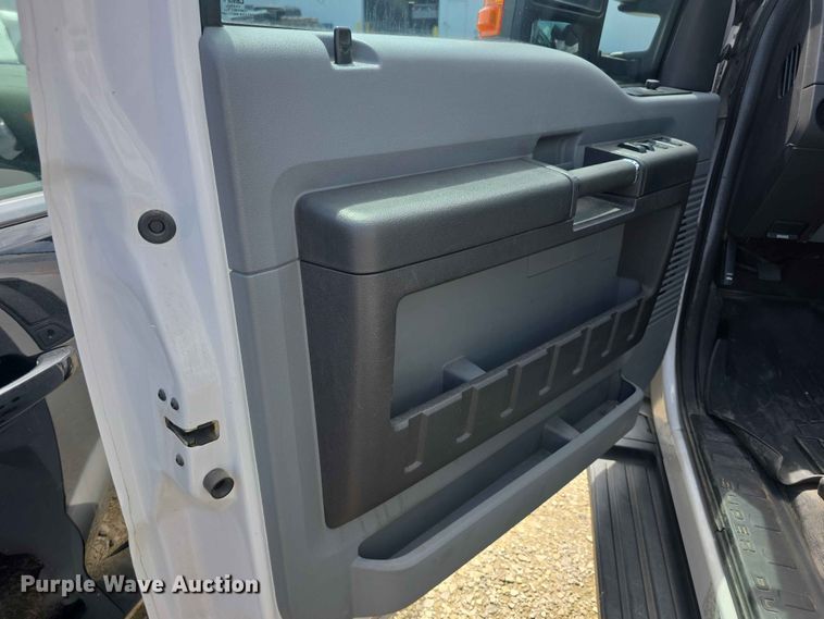 image for item FH6157 2016 Ford F250 Super Duty Crew Cab utility bed pickup truck
