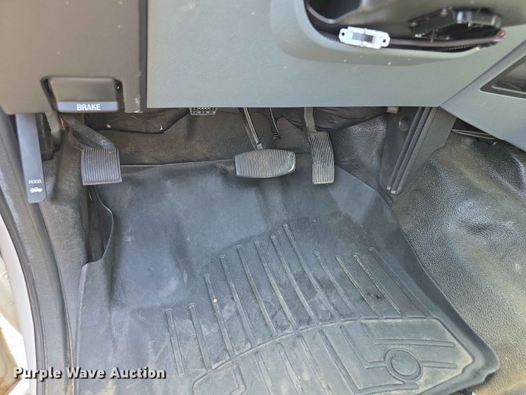 image for item FH6157 2016 Ford F250 Super Duty Crew Cab utility bed pickup truck