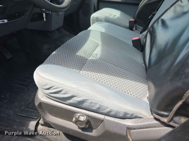 image for item FH6157 2016 Ford F250 Super Duty Crew Cab utility bed pickup truck