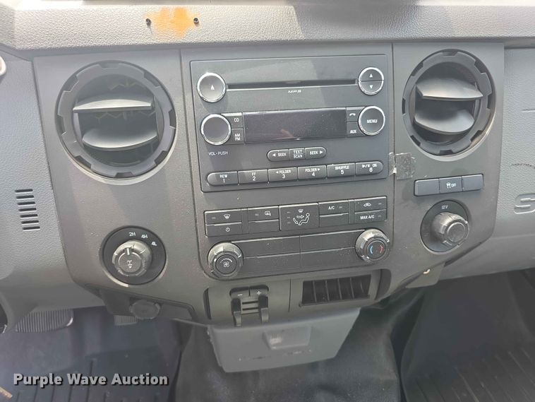 image for item FH6157 2016 Ford F250 Super Duty Crew Cab utility bed pickup truck