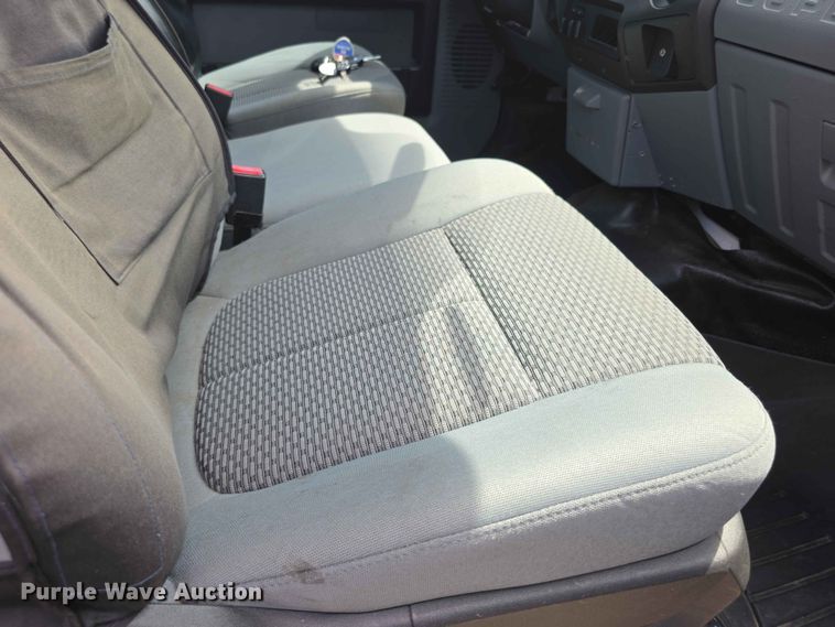 image for item FH6157 2016 Ford F250 Super Duty Crew Cab utility bed pickup truck