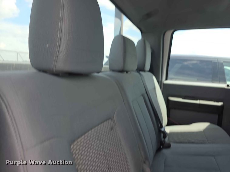 image for item FH6157 2016 Ford F250 Super Duty Crew Cab utility bed pickup truck