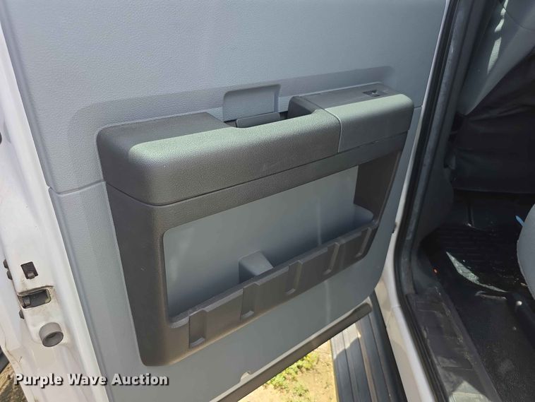 image for item FH6157 2016 Ford F250 Super Duty Crew Cab utility bed pickup truck