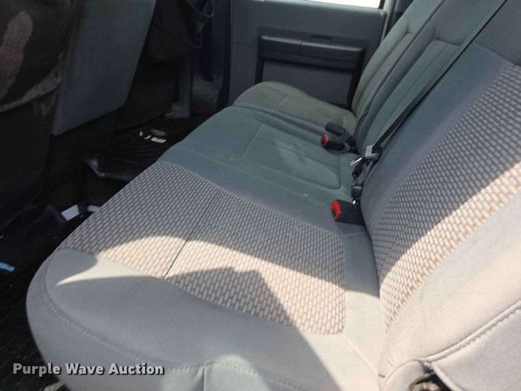 image for item FH6157 2016 Ford F250 Super Duty Crew Cab utility bed pickup truck