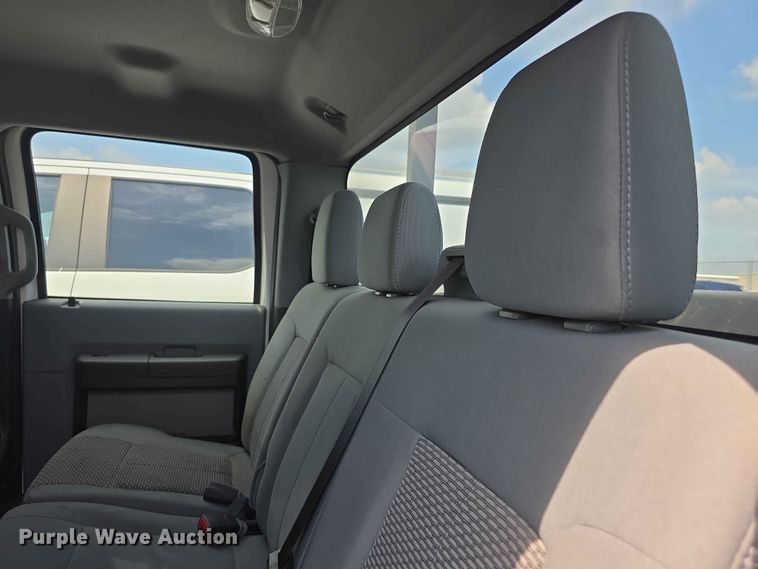image for item FH6157 2016 Ford F250 Super Duty Crew Cab utility bed pickup truck