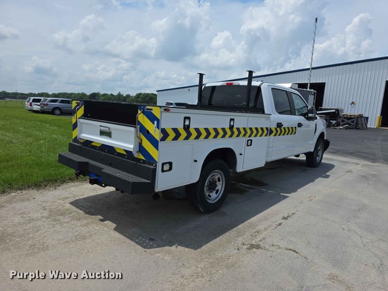 image for item FH6158 2019 Ford F250 Super Duty Crew Cab utility bed pickup truck