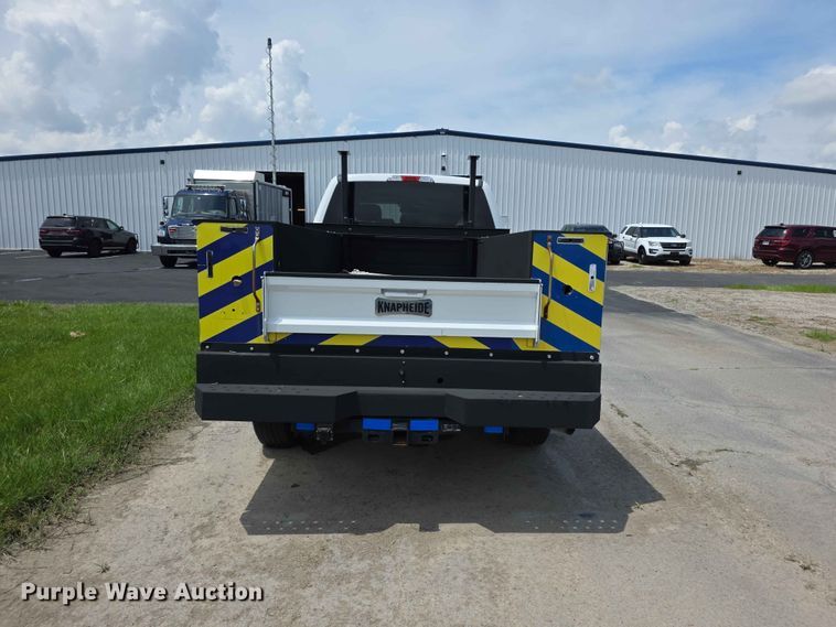 image for item FH6158 2019 Ford F250 Super Duty Crew Cab utility bed pickup truck