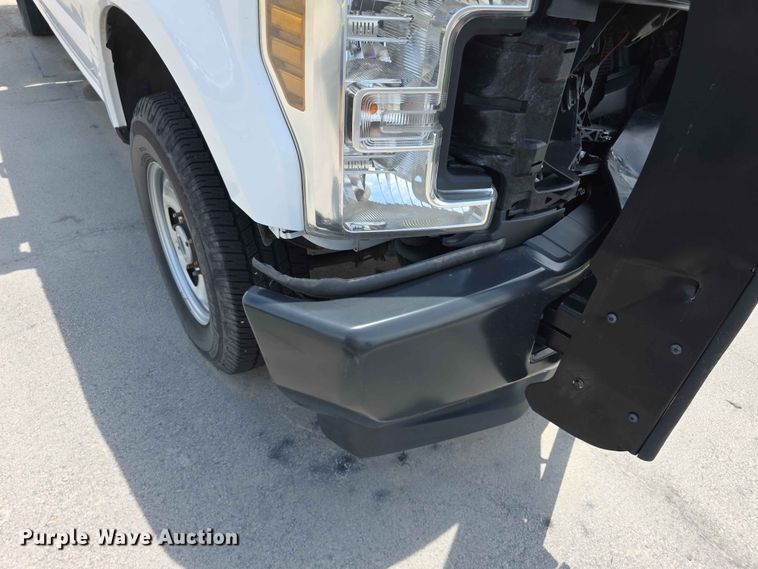 image for item FH6158 2019 Ford F250 Super Duty Crew Cab utility bed pickup truck