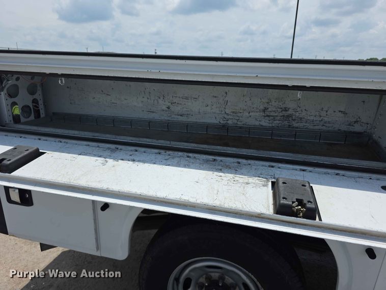 image for item FH6158 2019 Ford F250 Super Duty Crew Cab utility bed pickup truck