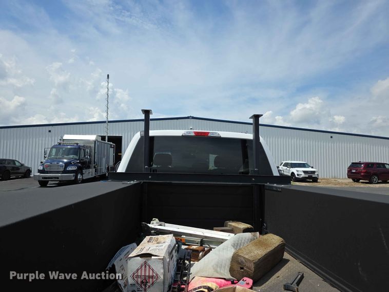 image for item FH6158 2019 Ford F250 Super Duty Crew Cab utility bed pickup truck
