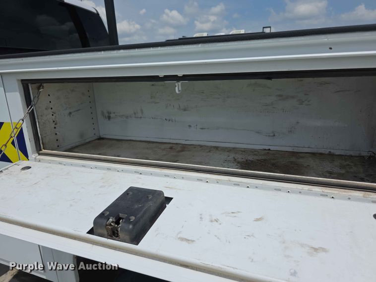 image for item FH6158 2019 Ford F250 Super Duty Crew Cab utility bed pickup truck