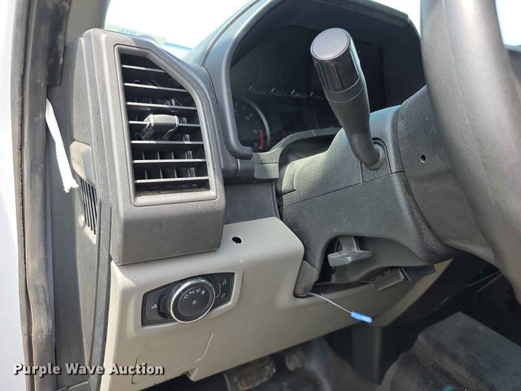 image for item FH6158 2019 Ford F250 Super Duty Crew Cab utility bed pickup truck
