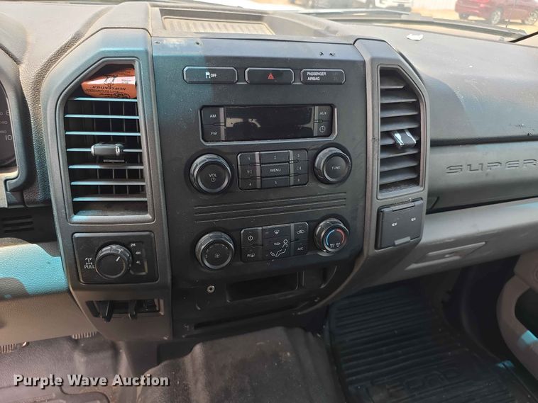 image for item FH6158 2019 Ford F250 Super Duty Crew Cab utility bed pickup truck