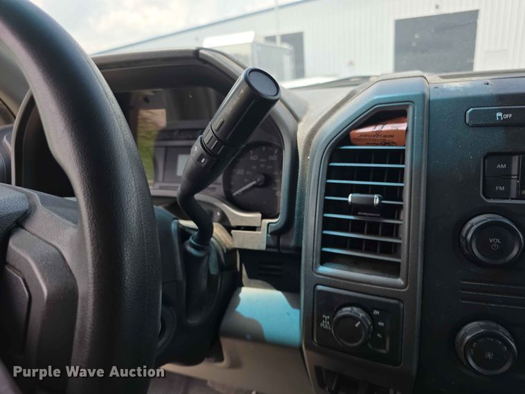 image for item FH6158 2019 Ford F250 Super Duty Crew Cab utility bed pickup truck