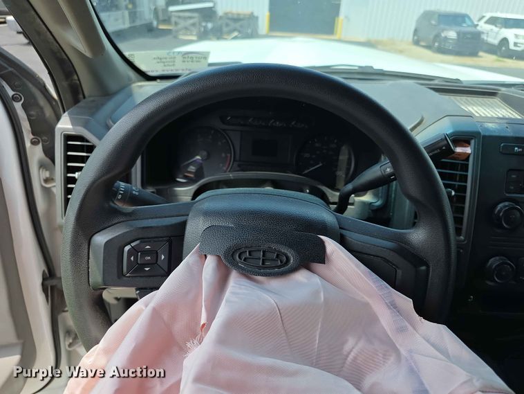 image for item FH6158 2019 Ford F250 Super Duty Crew Cab utility bed pickup truck