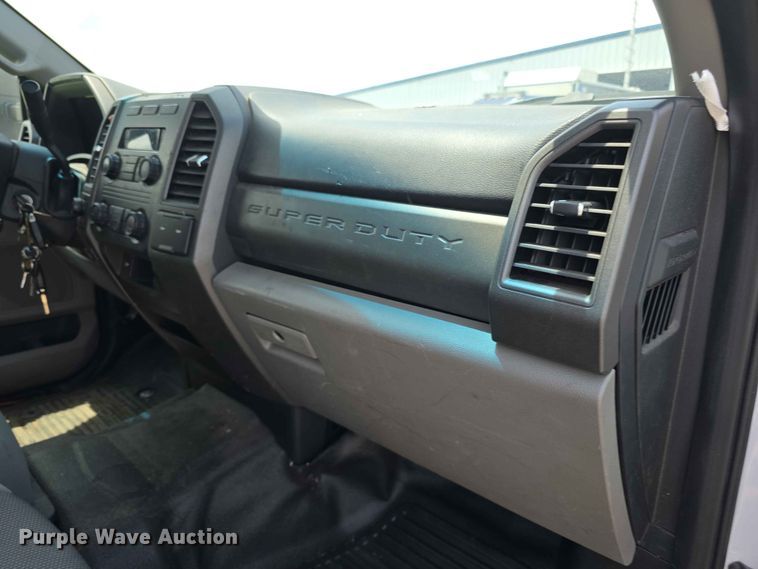 image for item FH6158 2019 Ford F250 Super Duty Crew Cab utility bed pickup truck