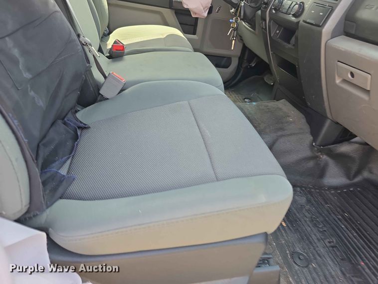 image for item FH6158 2019 Ford F250 Super Duty Crew Cab utility bed pickup truck