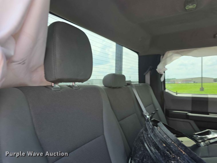 image for item FH6158 2019 Ford F250 Super Duty Crew Cab utility bed pickup truck