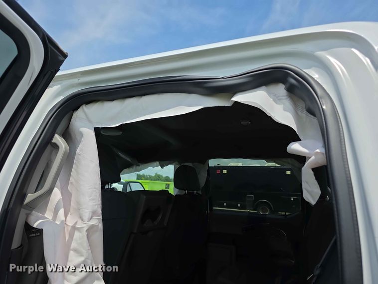 image for item FH6158 2019 Ford F250 Super Duty Crew Cab utility bed pickup truck