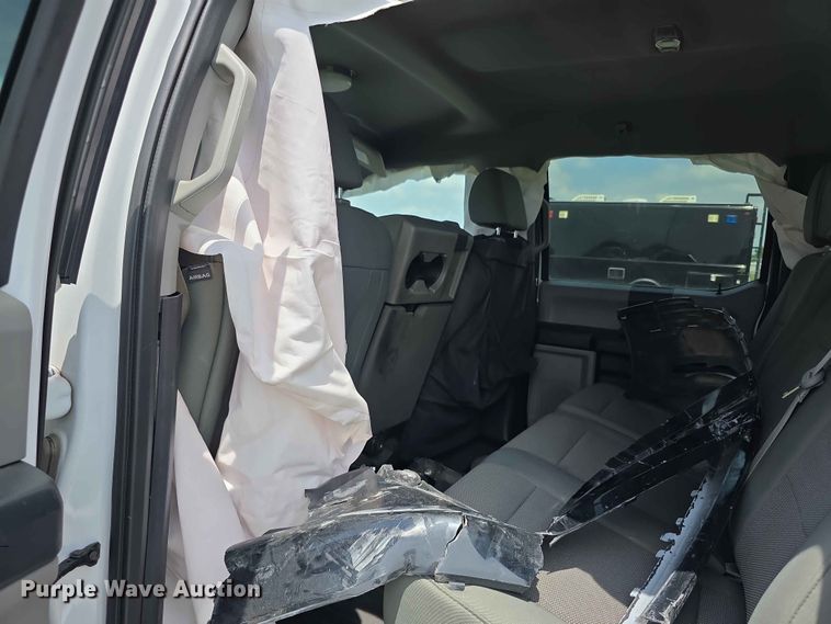 image for item FH6158 2019 Ford F250 Super Duty Crew Cab utility bed pickup truck