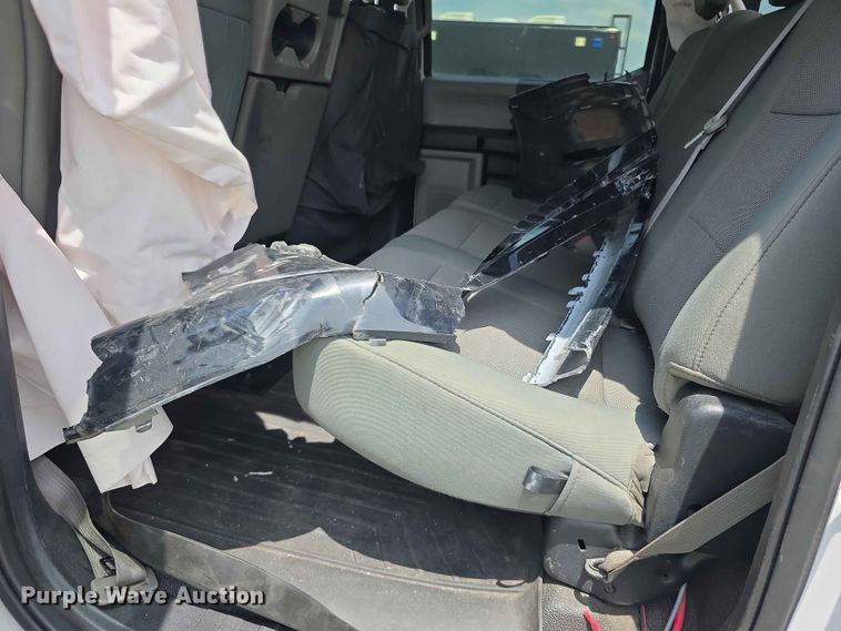 image for item FH6158 2019 Ford F250 Super Duty Crew Cab utility bed pickup truck