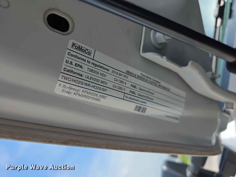 image for item FH6158 2019 Ford F250 Super Duty Crew Cab utility bed pickup truck