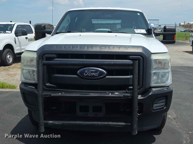 image for item FH6159 2016 Ford F250 Super Duty Crew Cab utility bed pickup truck