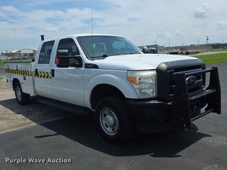 image for item FH6159 2016 Ford F250 Super Duty Crew Cab utility bed pickup truck