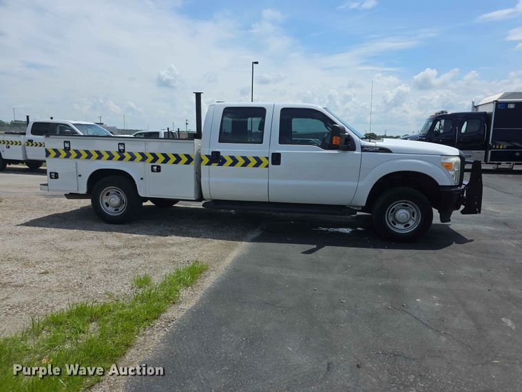 image for item FH6159 2016 Ford F250 Super Duty Crew Cab utility bed pickup truck
