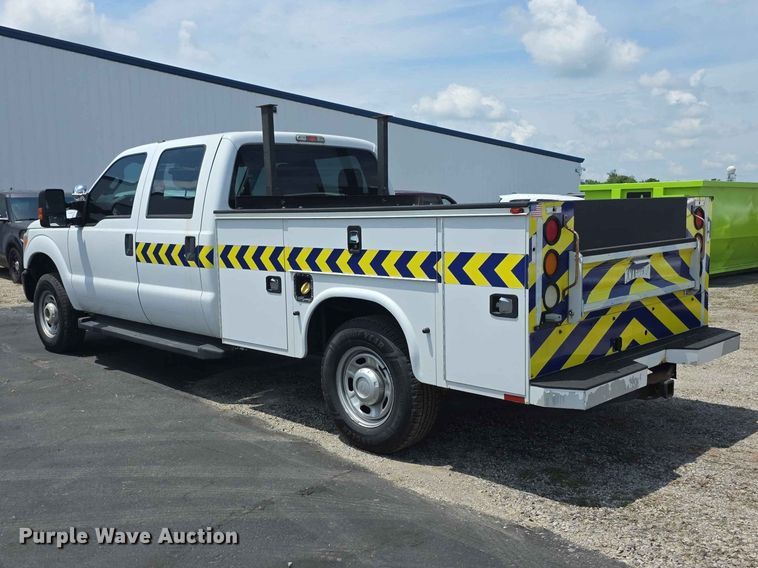 image for item FH6159 2016 Ford F250 Super Duty Crew Cab utility bed pickup truck