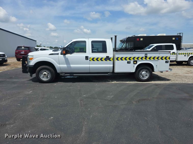 image for item FH6159 2016 Ford F250 Super Duty Crew Cab utility bed pickup truck